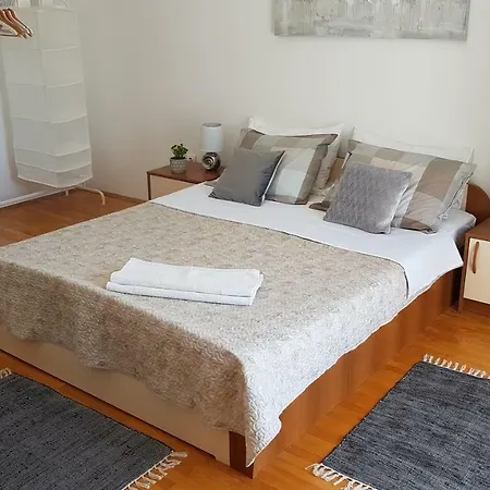 Luna Apartment